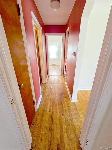 5046 Lafontaine Street, Grosse Pointe, MI 48236