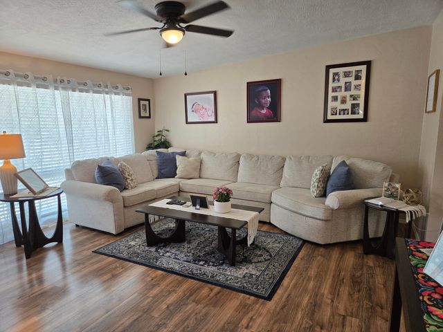 610 ESPANOLA Street NE, Albuquerque, NM 87108