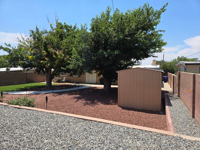 610 ESPANOLA Street NE, Albuquerque, NM 87108