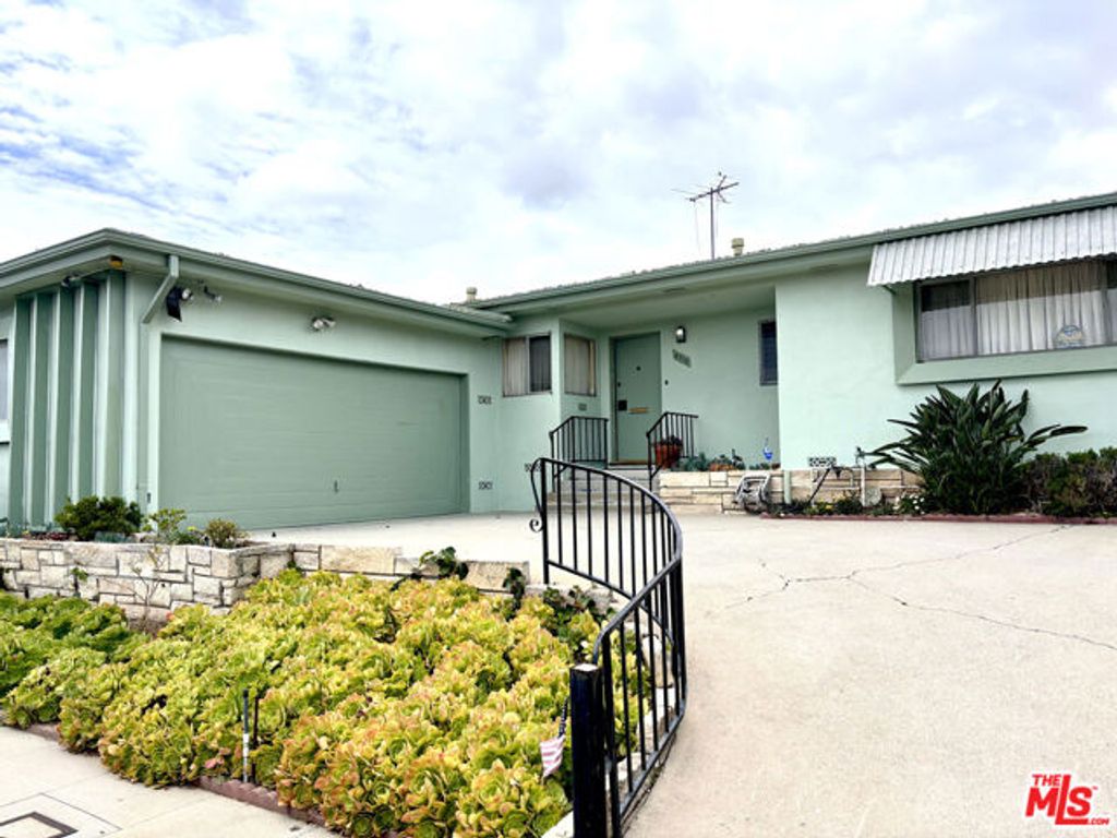 4719 Don Zarembo Drive, Los Angeles, CA 90008