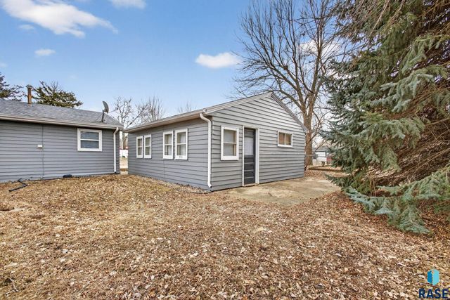 109 S Columbia St Street, Harrisburg, SD 57032