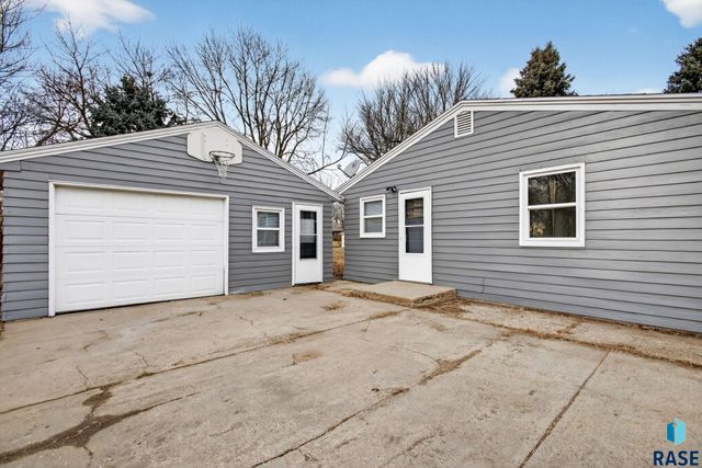 109 S Columbia St Street, Harrisburg, SD 57032