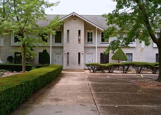 9 Boulder Court 9, Coram, NY 11727