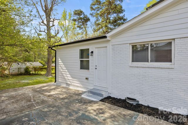 9300 Edgevale Drive, Charlotte, NC 28216