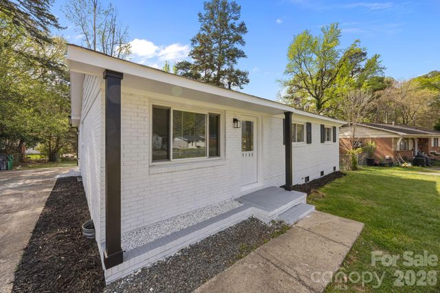 9300 Edgevale Drive, Charlotte, NC 28216