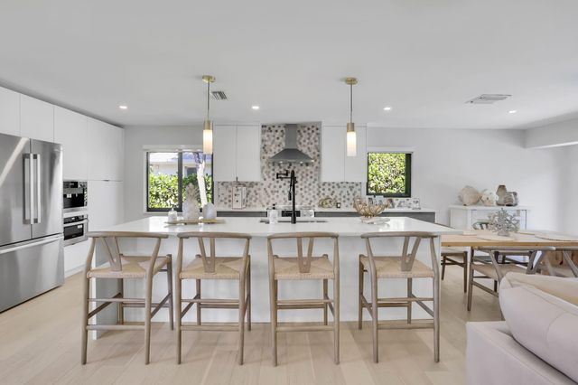 2520 SW 5th Street, Boynton Beach, FL 33435