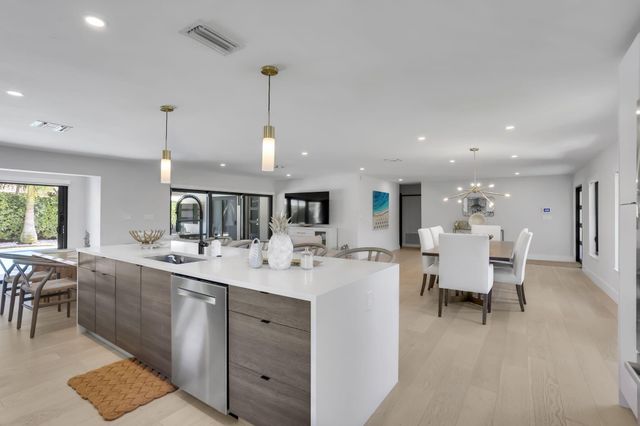 2520 SW 5th Street, Boynton Beach, FL 33435