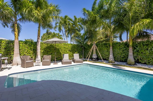 2520 SW 5th Street, Boynton Beach, FL 33435