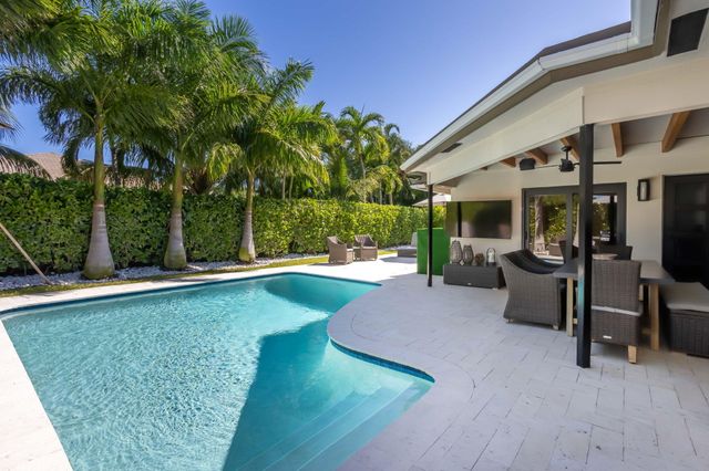 2520 SW 5th Street, Boynton Beach, FL 33435