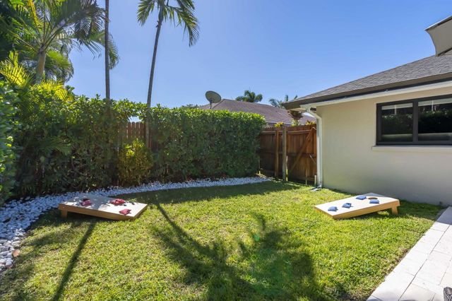 2520 SW 5th Street, Boynton Beach, FL 33435