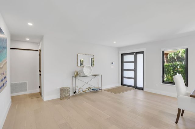 2520 SW 5th Street, Boynton Beach, FL 33435