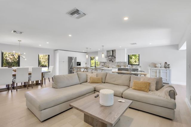 2520 SW 5th Street, Boynton Beach, FL 33435