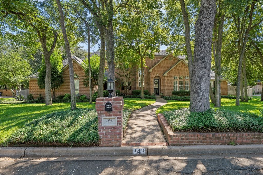 343 Stone Creek Circle, Mcgregor, TX 76657