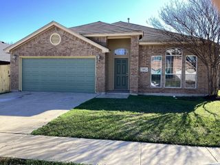 825 Coppin Drive, Fort Worth, TX 76120