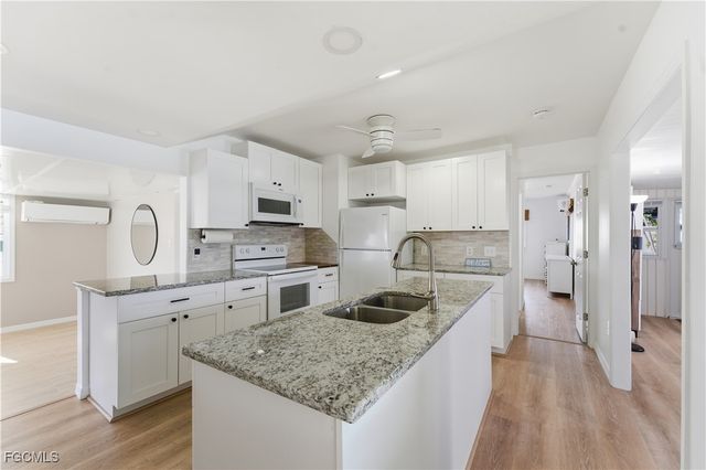 11391 Cypress LN, Fort Myers Beach, FL 33931