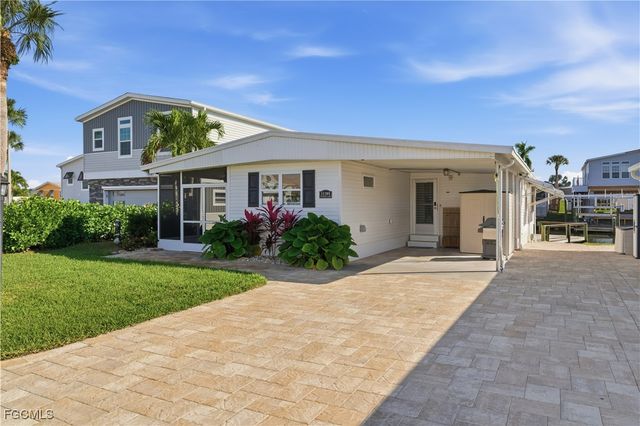 11391 Cypress LN, Fort Myers Beach, FL 33931