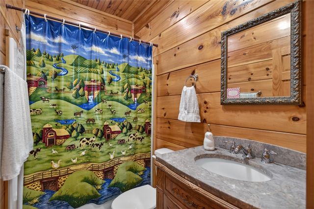 160 Tugaloo Shores Road, Fair Play, SC 29643