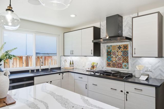 458 Pin Oak, Sunnyvale, CA 94086