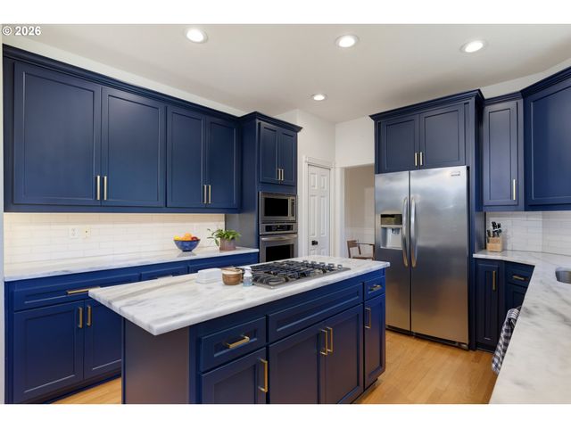 9739 Nw ENGLEMAN St, Portland, OR 97229