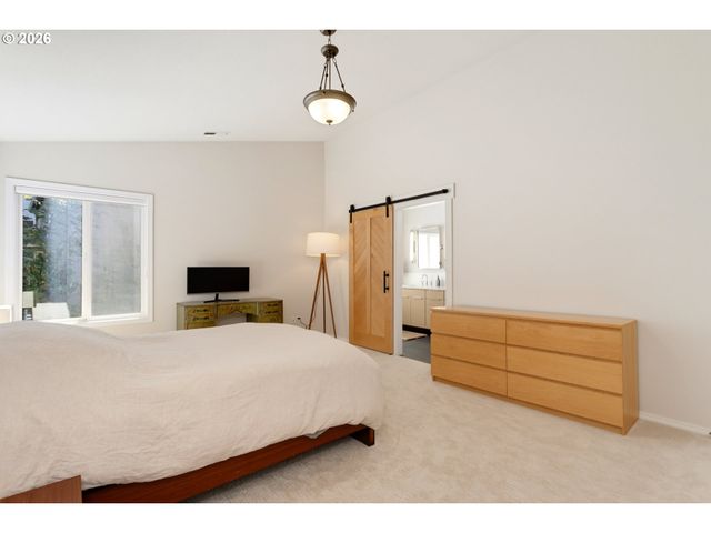 9739 Nw ENGLEMAN St, Portland, OR 97229