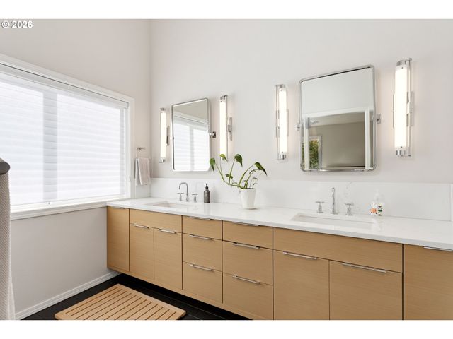 9739 Nw ENGLEMAN St, Portland, OR 97229