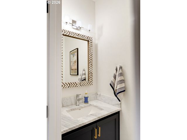 9739 Nw ENGLEMAN St, Portland, OR 97229