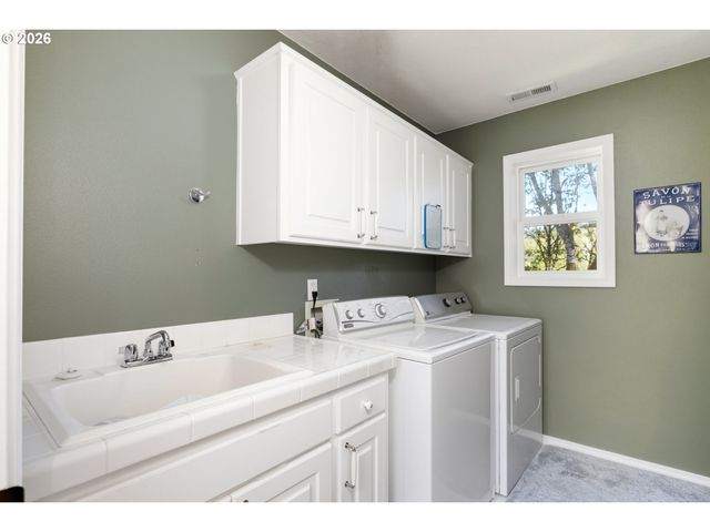 9739 Nw ENGLEMAN St, Portland, OR 97229