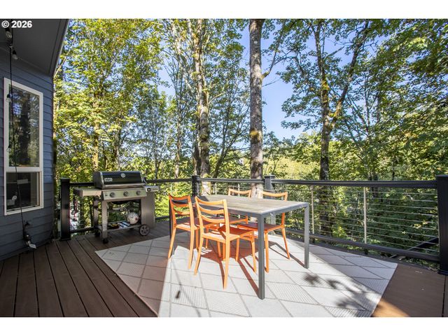 9739 Nw ENGLEMAN St, Portland, OR 97229