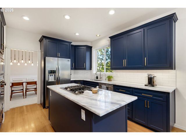 9739 Nw ENGLEMAN St, Portland, OR 97229