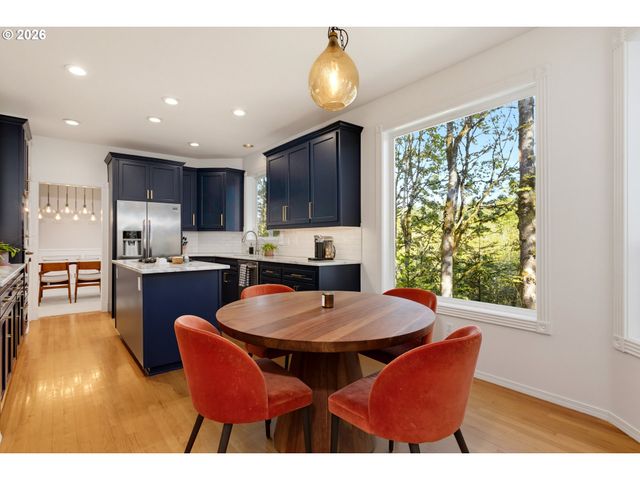 9739 Nw ENGLEMAN St, Portland, OR 97229
