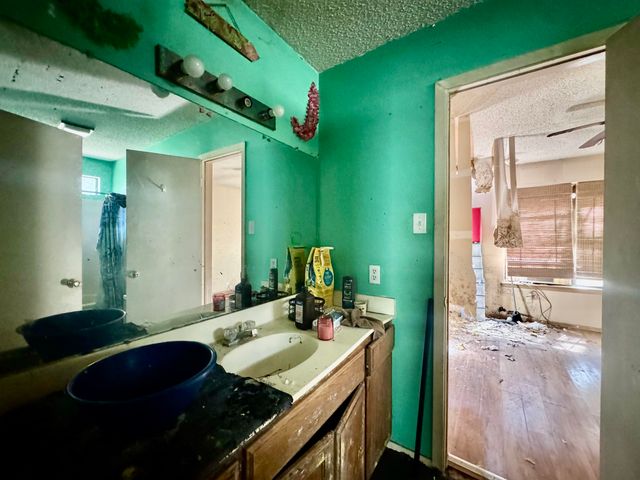 326 Blue Water Ln, Holly Lake Ranch, TX 75765