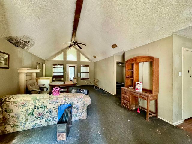 326 Blue Water Ln, Holly Lake Ranch, TX 75765