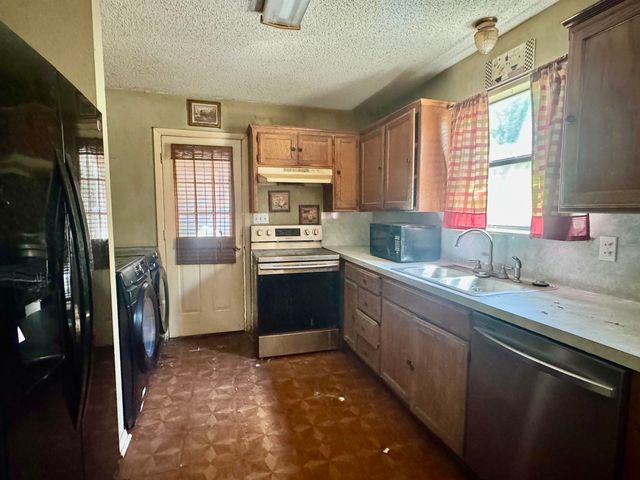 326 Blue Water Ln, Holly Lake Ranch, TX 75765