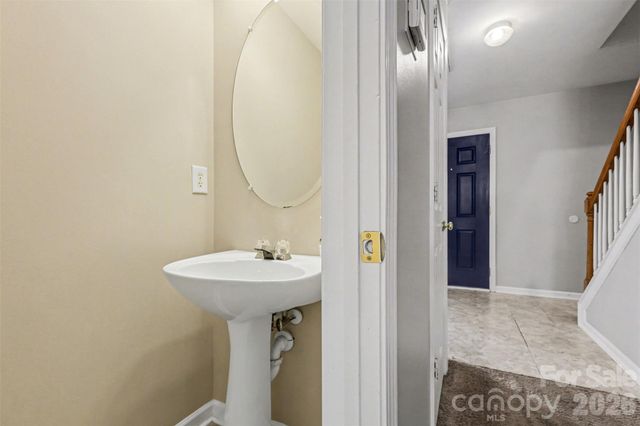 1038 Chalk Hill Lane, Charlotte, NC 28214