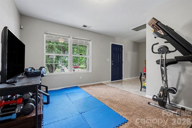 1038 Chalk Hill Lane, Charlotte, NC 28214