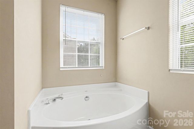 1038 Chalk Hill Lane, Charlotte, NC 28214