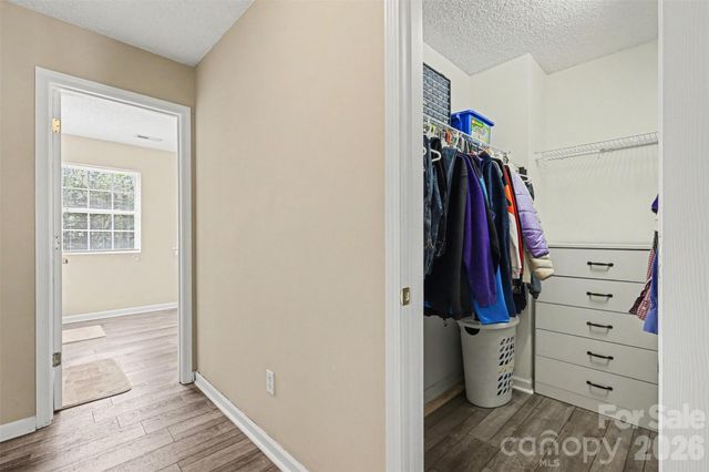 1038 Chalk Hill Lane, Charlotte, NC 28214