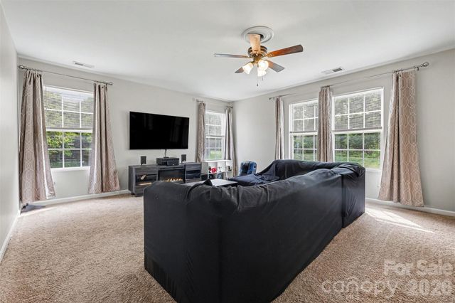 1038 Chalk Hill Lane, Charlotte, NC 28214