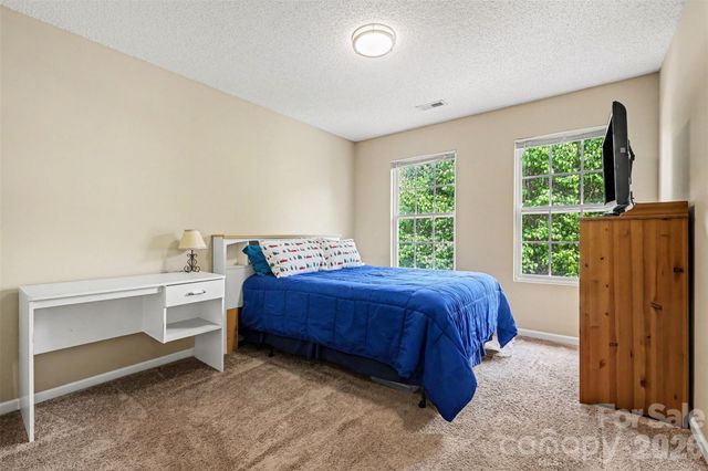 1038 Chalk Hill Lane, Charlotte, NC 28214