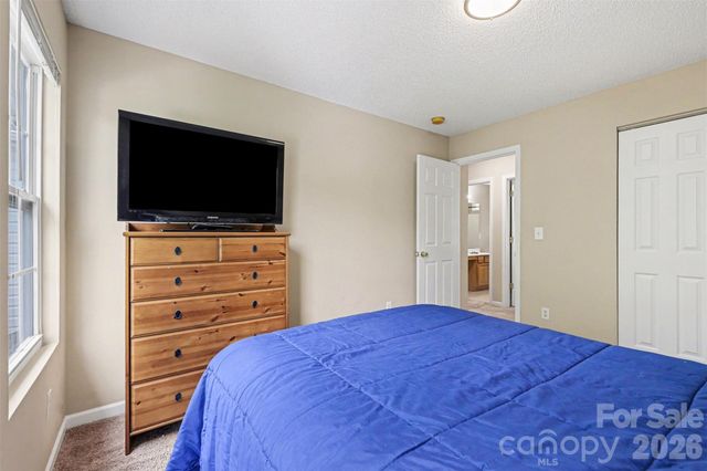 1038 Chalk Hill Lane, Charlotte, NC 28214