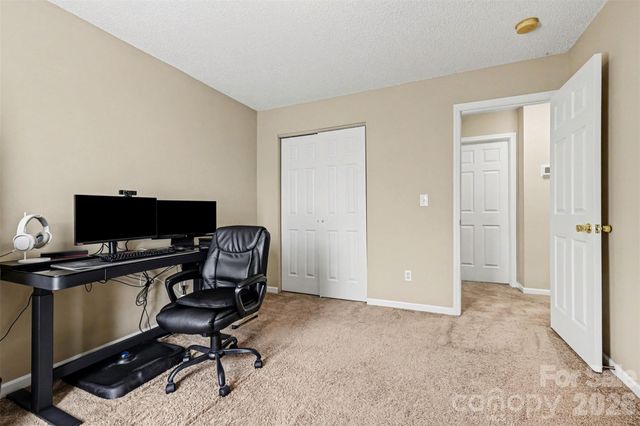 1038 Chalk Hill Lane, Charlotte, NC 28214