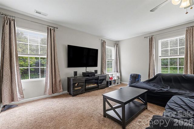 1038 Chalk Hill Lane, Charlotte, NC 28214