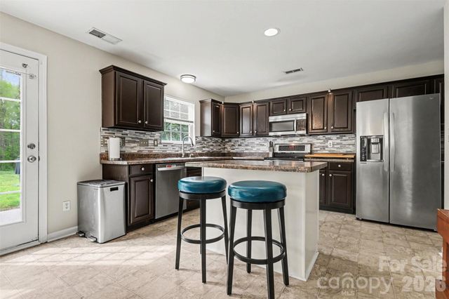 1038 Chalk Hill Lane, Charlotte, NC 28214