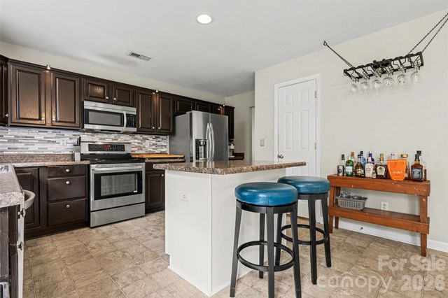 1038 Chalk Hill Lane, Charlotte, NC 28214