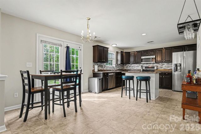 1038 Chalk Hill Lane, Charlotte, NC 28214