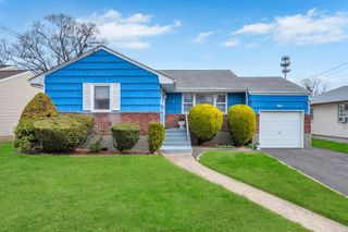 9 Henderson Avenue, Valley Stream, NY 11580