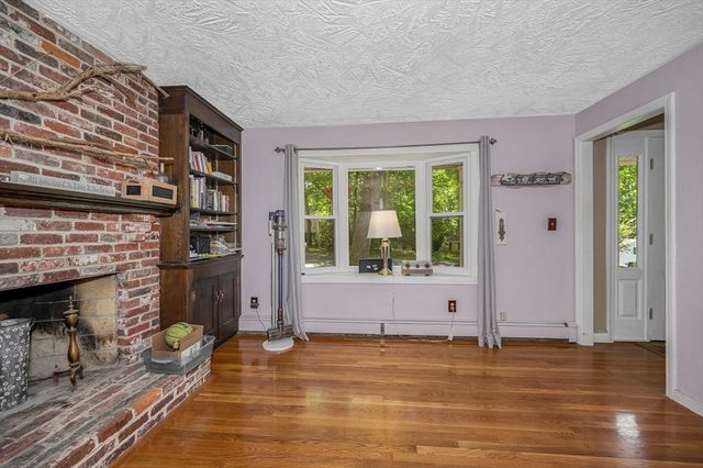 49 Countryside Rd, Grafton, MA 01536