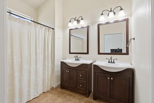 3600 Amethyst Dr, Rocklin, CA 95677