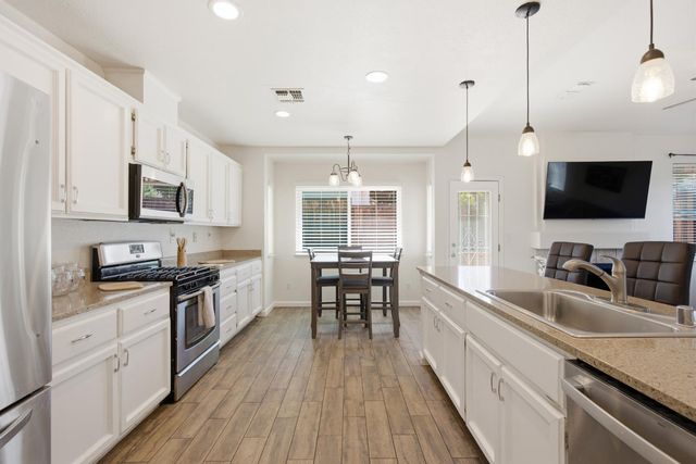 3600 Amethyst Dr, Rocklin, CA 95677