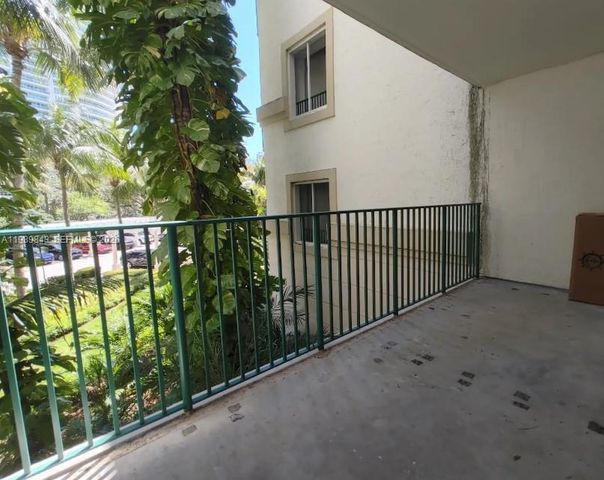 20000 E Country Club Drive 201, Aventura, FL 33180